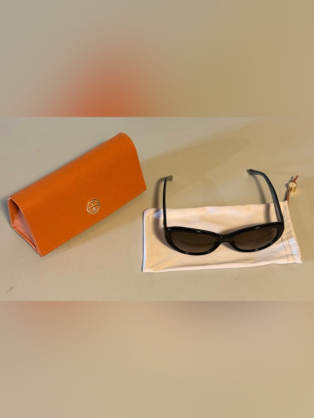Tory Burch Black Sunglasses with LOGO Orange Hard Case Elegant! NWOT